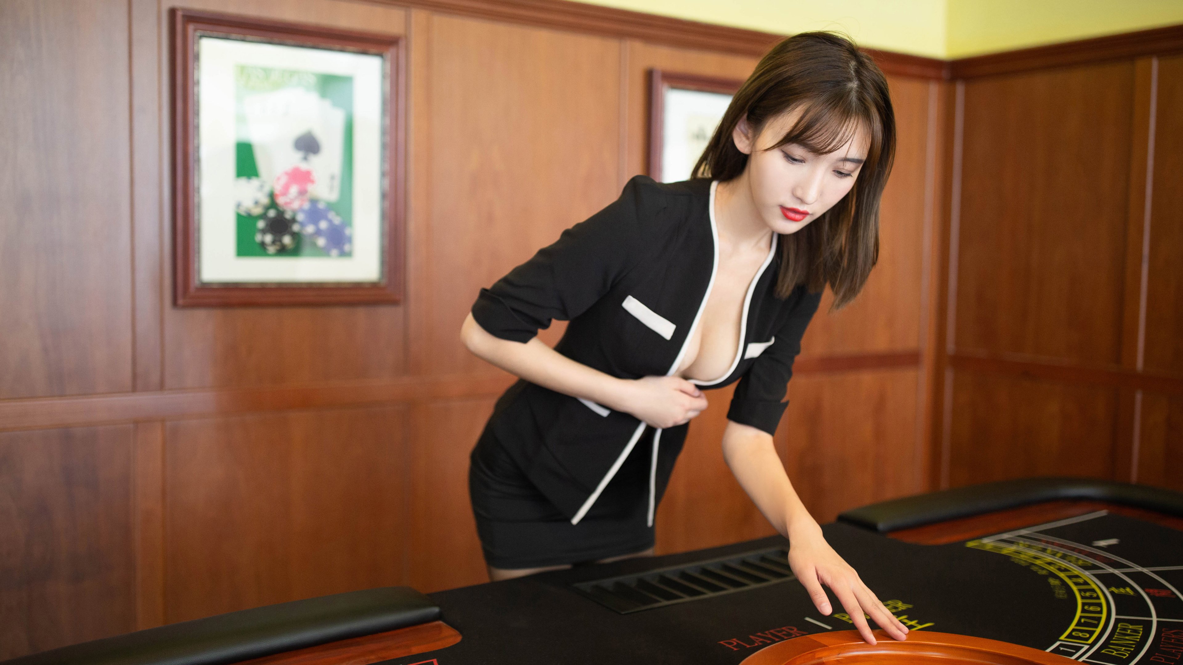 苍蝇如何停在天花板上？_苍蝇在天花板上怎么打